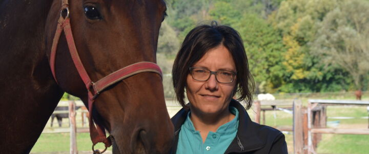 Dr. Colette Elmas mit Pferd