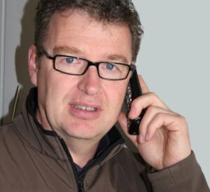 Dr. med. vet. Stefan von Bieberstein am Telefon