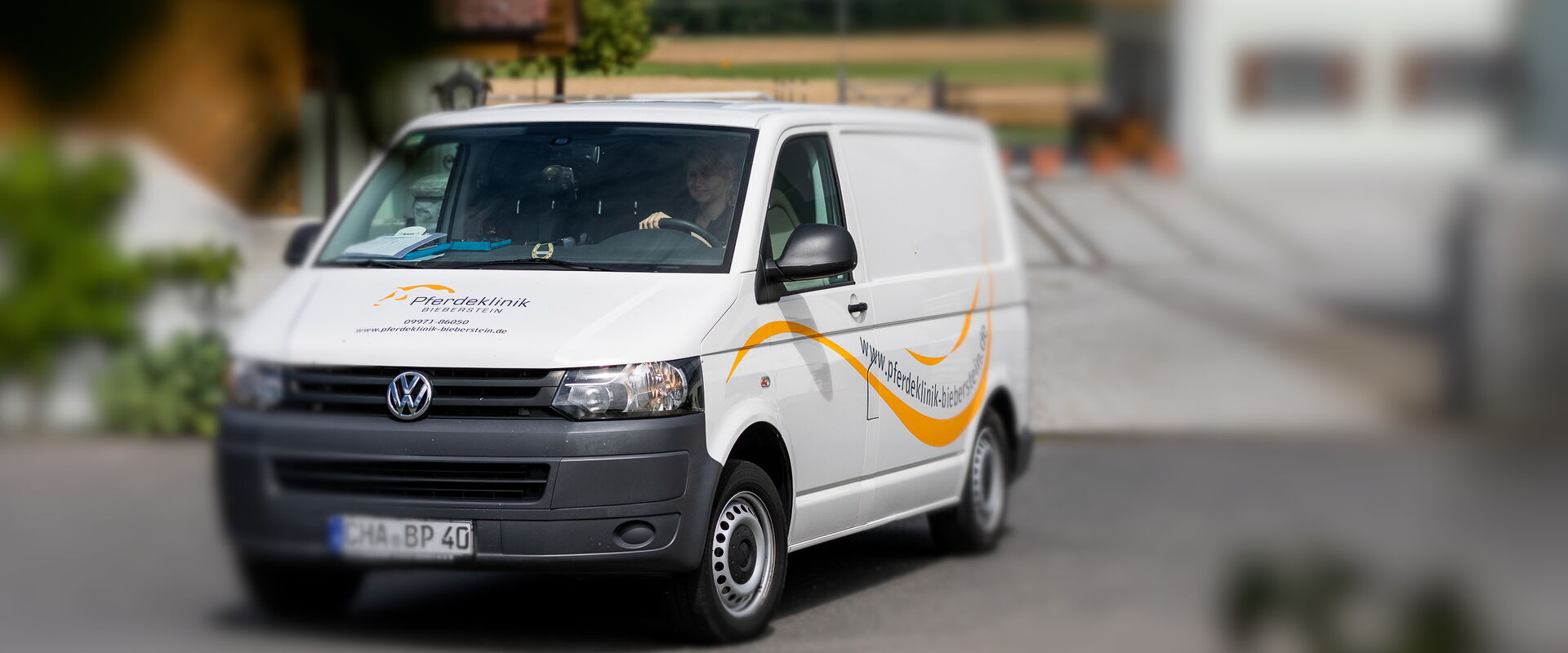 Fahrzeug der Pferdeklinik Bieberstein